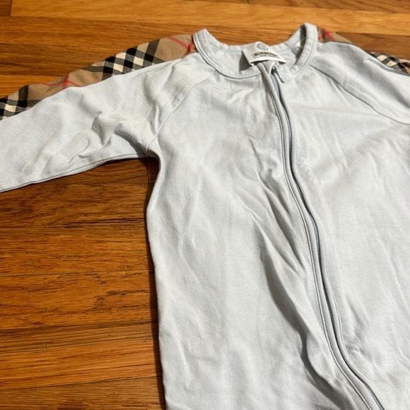 BURBERRY - BABY ICE BLUE PLAYSUIT - SIZE 18M - Picture 3 of 6
